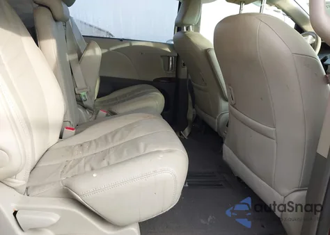 2011 Toyota Sienna Xle V6 z USA, uszkodzony, nr VIN 5TDYK3DC0BS124904